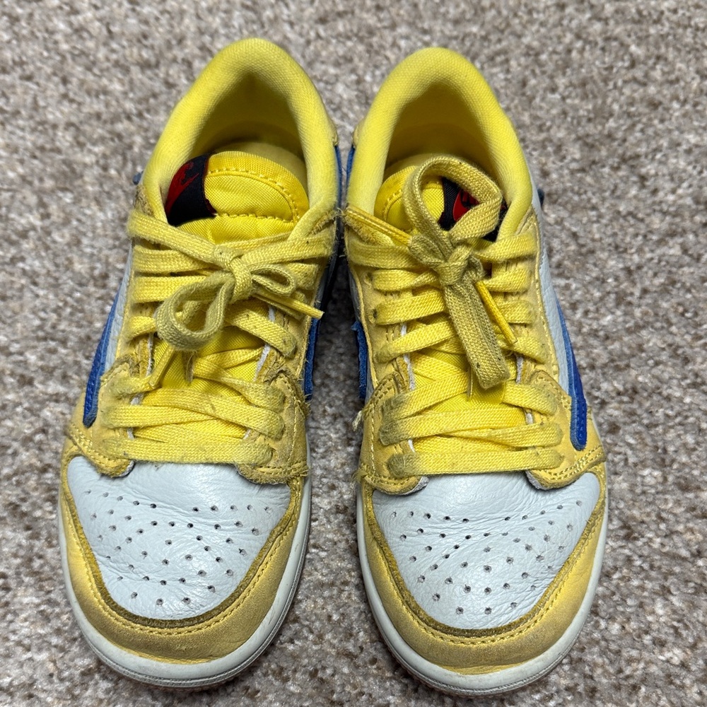 Nike Kids Sneakers in Yellow and Blue - Picture 2 of 5